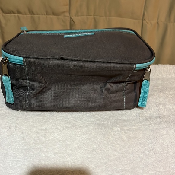 Fridge Pak lunch cooler. Perfect for school or work or just to keep things cold - Picture 3 of 4